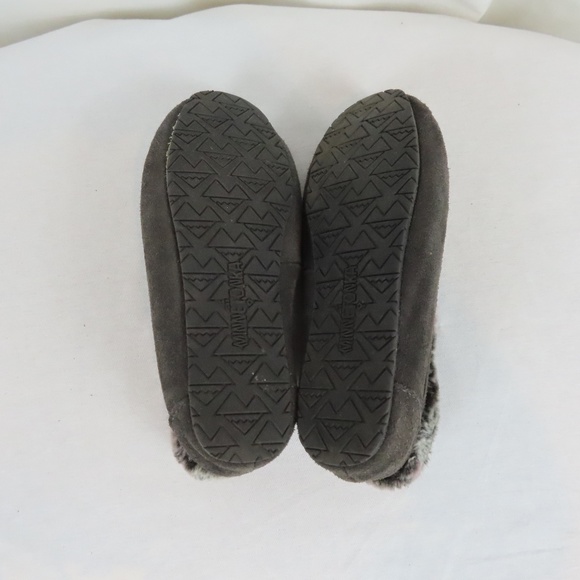 Minnetonka Grey Slip On Leather Moccasin Fur Top Shoes Sz. 7 - Picture 4 of 6